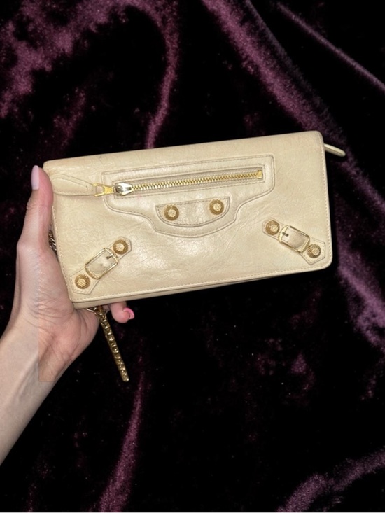 Balenciaga Handbags - Balenciaga Classic Chain Wallet Clutch Cream
Leather Gold Hardware Crossbody